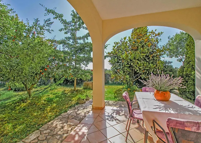 Leandra In Rovinjsko Selo * Istrien ゲストハウス ロヴィニ